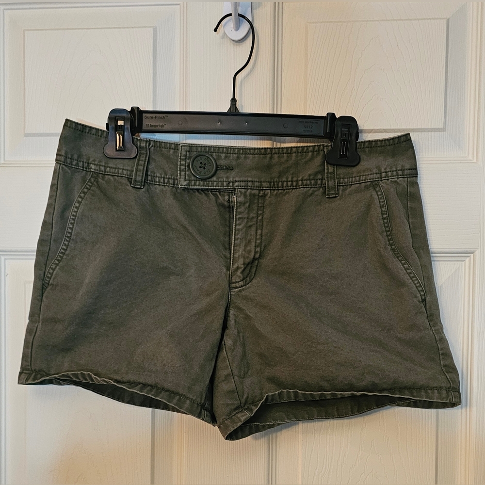 Old Navy Olive Green Chino Shorts Flat Front Cotton Stretch Casual